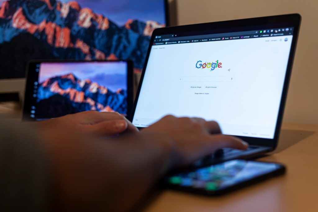une personne sur google
