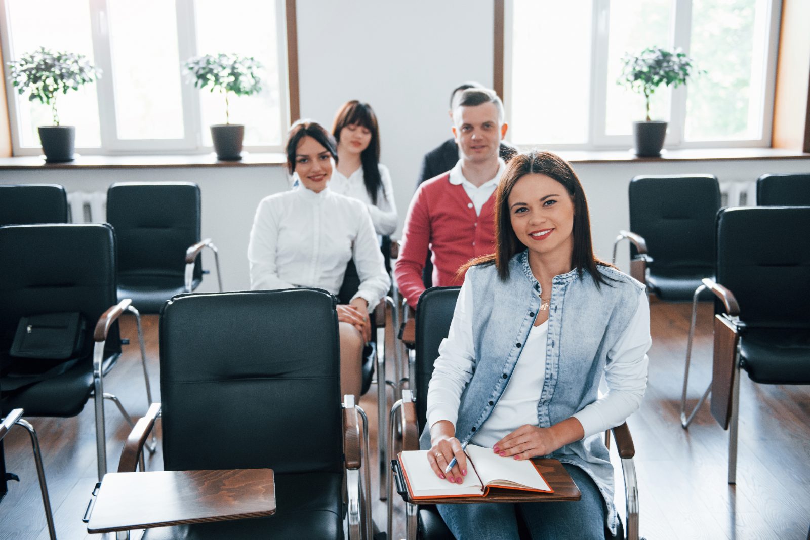 Groupe de professionnels en session de formation à l'intelligence artificielle au Luxembourg